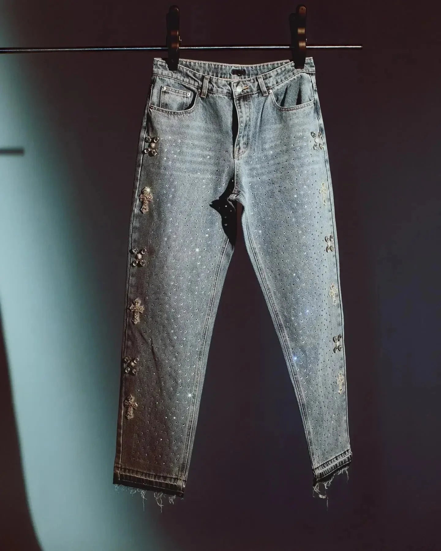 'Crossed' Washed Jeans - Strada Fashion