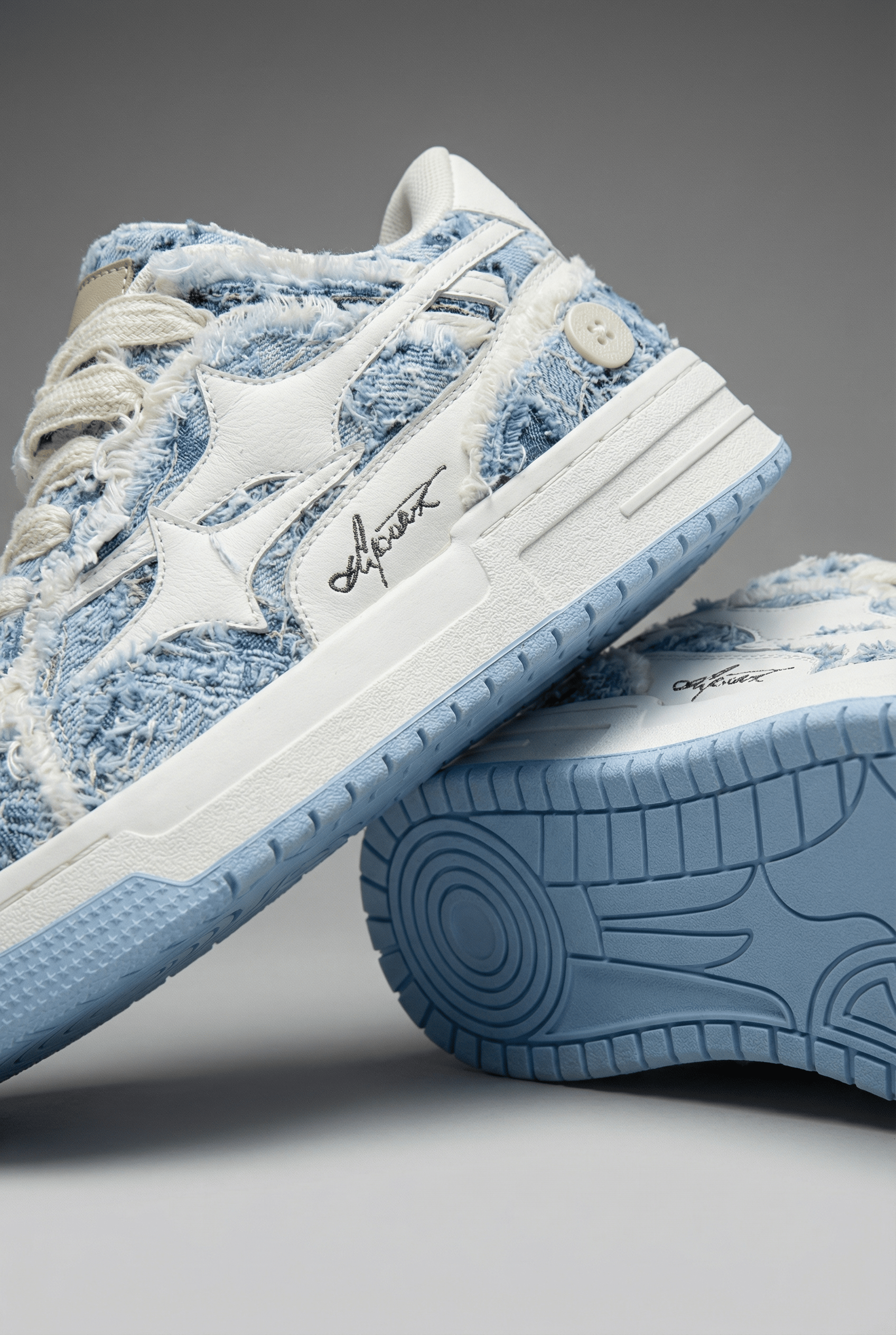 Comet Graphic Sneaker
